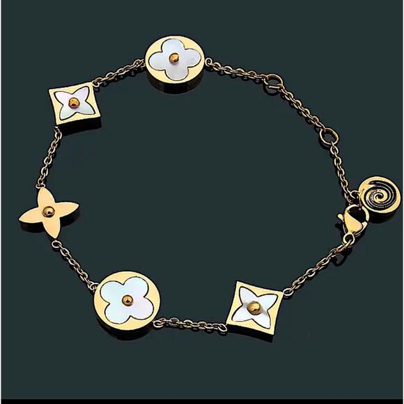 Gold Four Leaf Clover Bracelet, Charm, LV Luxury Chain Link Gift Gir… - Picture 4 of 8